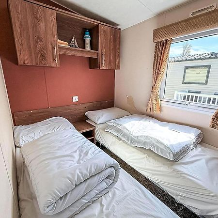 Lovely 8 Berth Caravan At California Cliffs Nearby Scratby Beach Ref 50060E Great Yarmouth Exterior photo