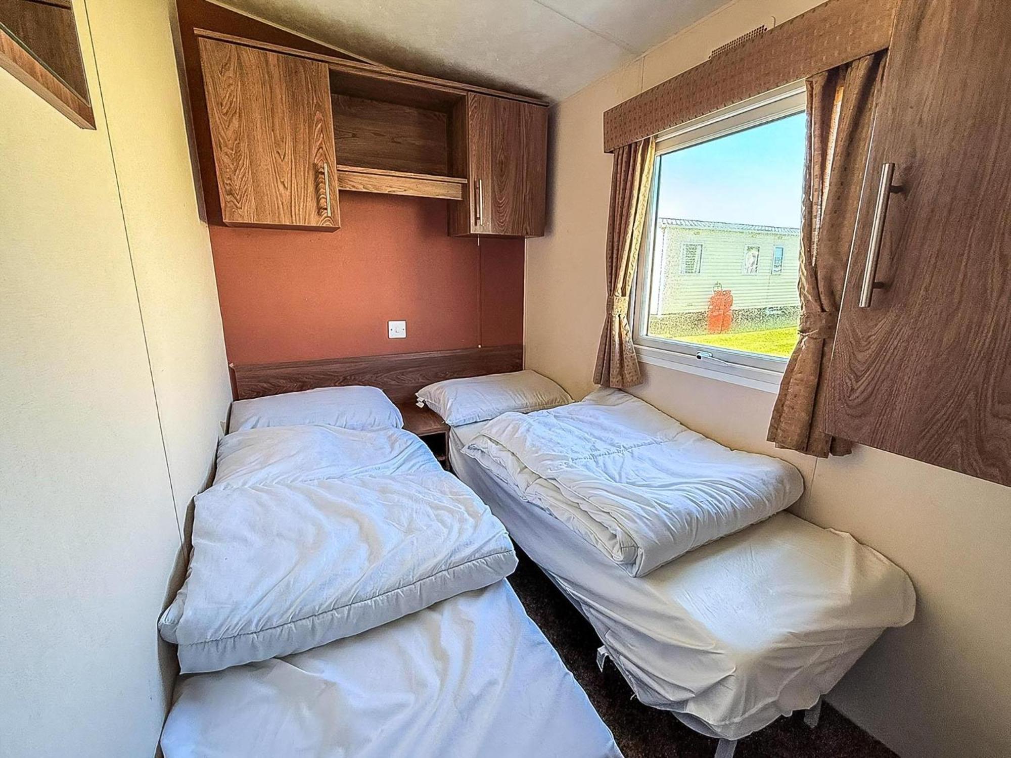 Lovely 8 Berth Caravan At California Cliffs Nearby Scratby Beach Ref 50060E Great Yarmouth Exterior photo